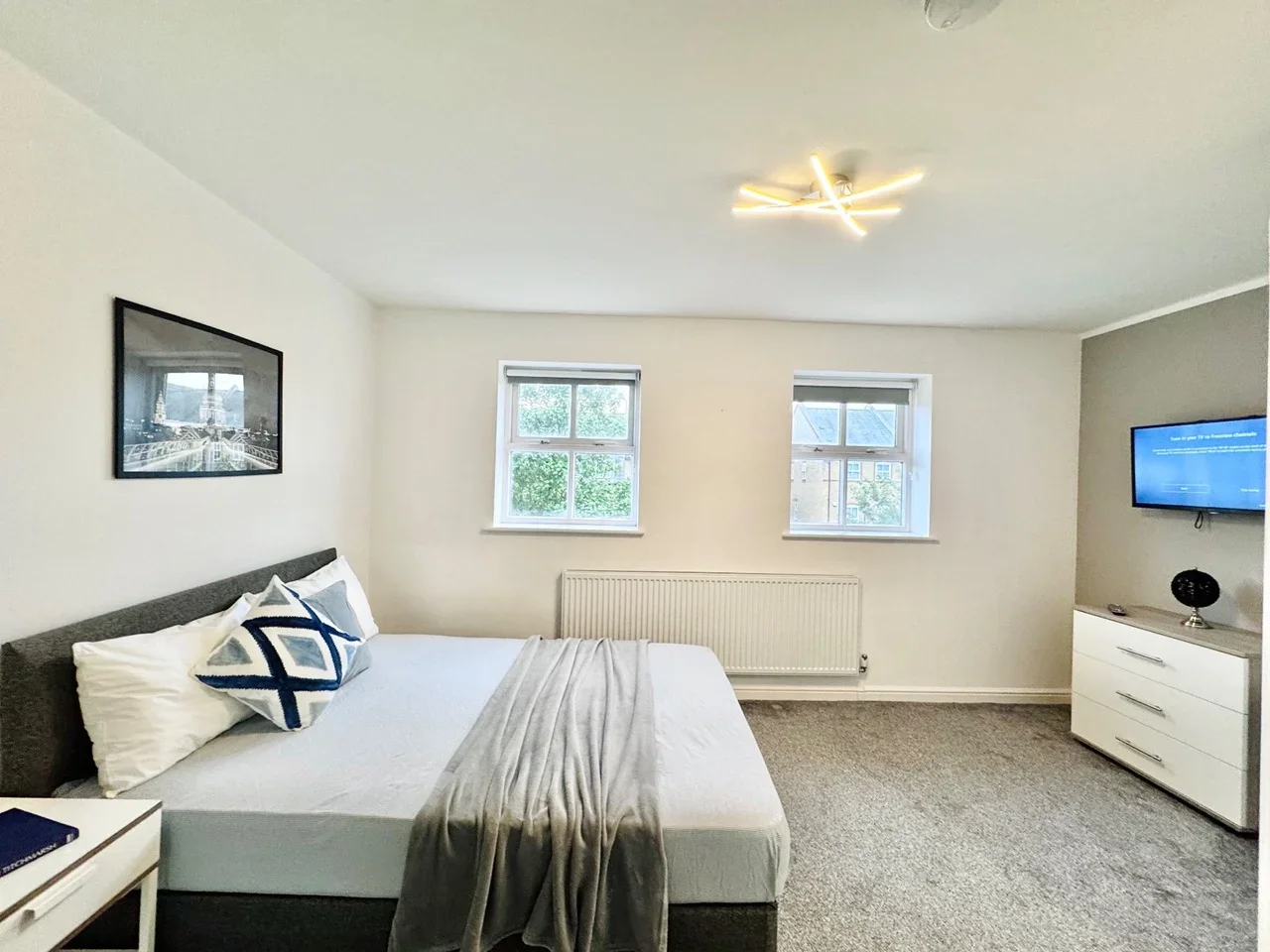 Room Chamberlayne Avenue in Greater London