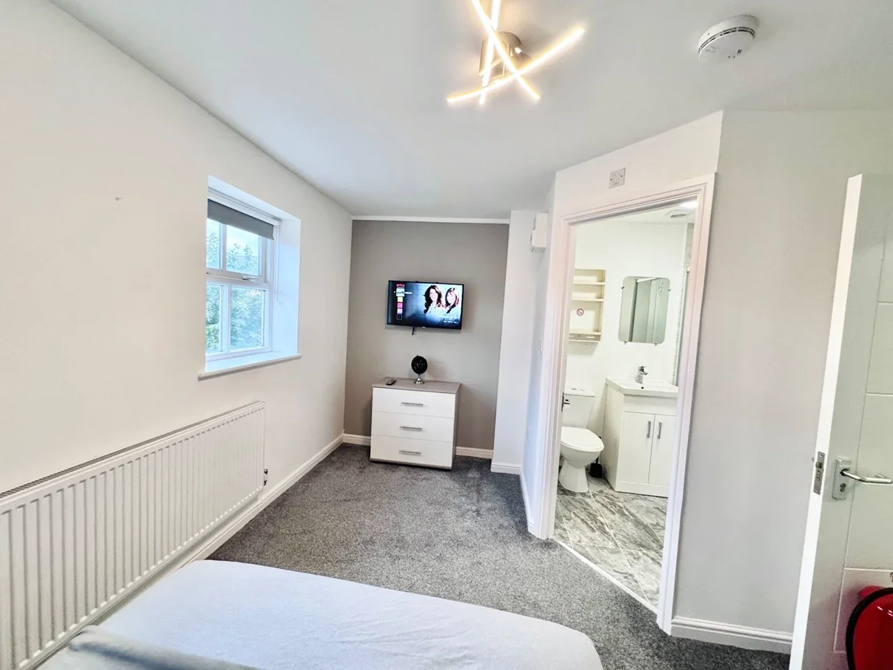 Room Chamberlayne Avenue in Greater London