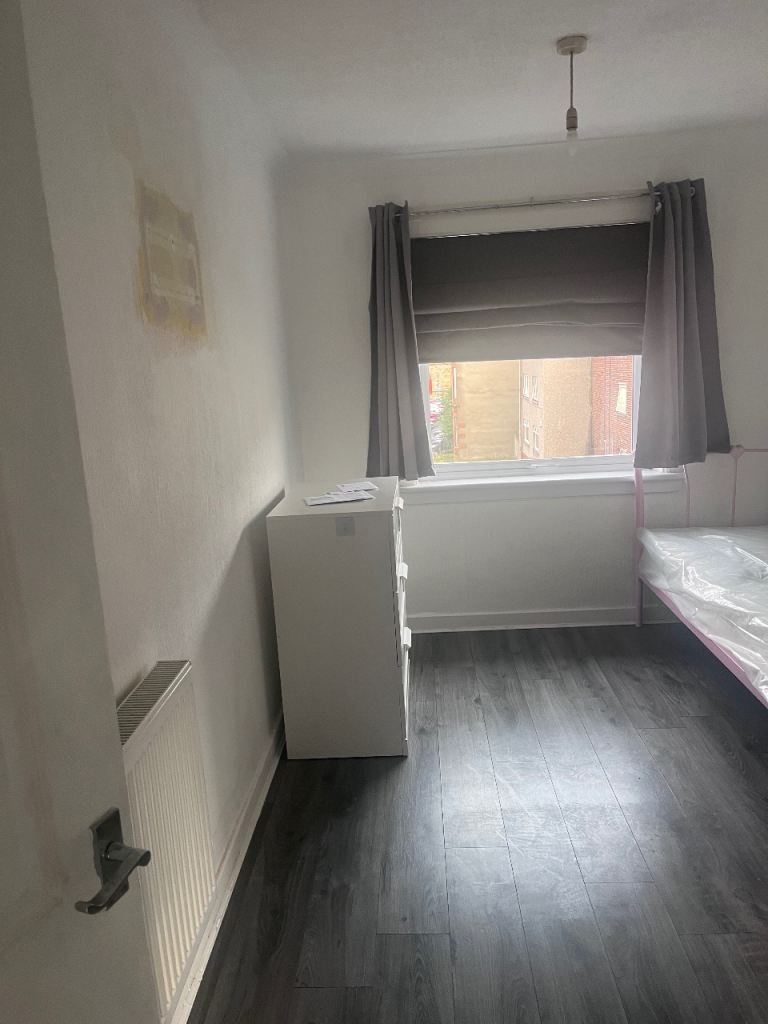 Flat Fulbar Street in Renfrew