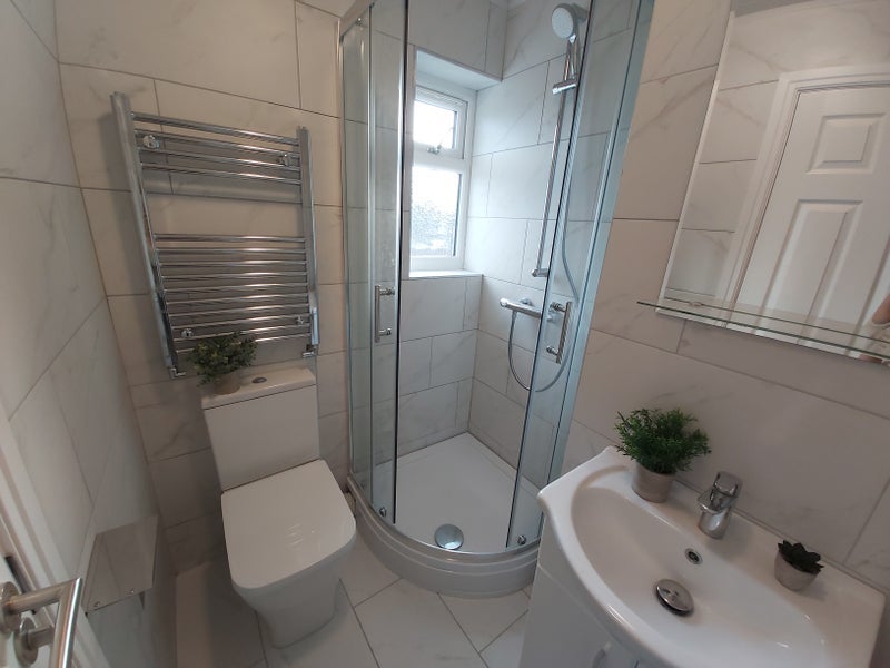 Room Plough Lane in Greater London