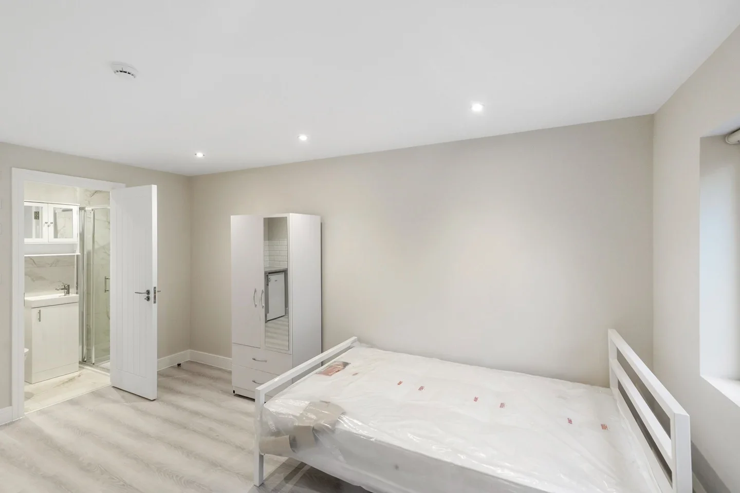Flat Bexley Road in Greater London