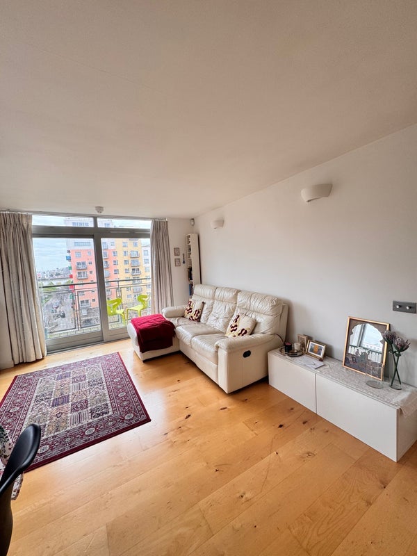Room West Parkside in Greater London