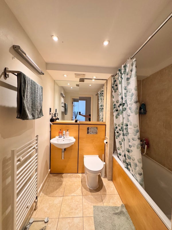 Room West Parkside in Greater London