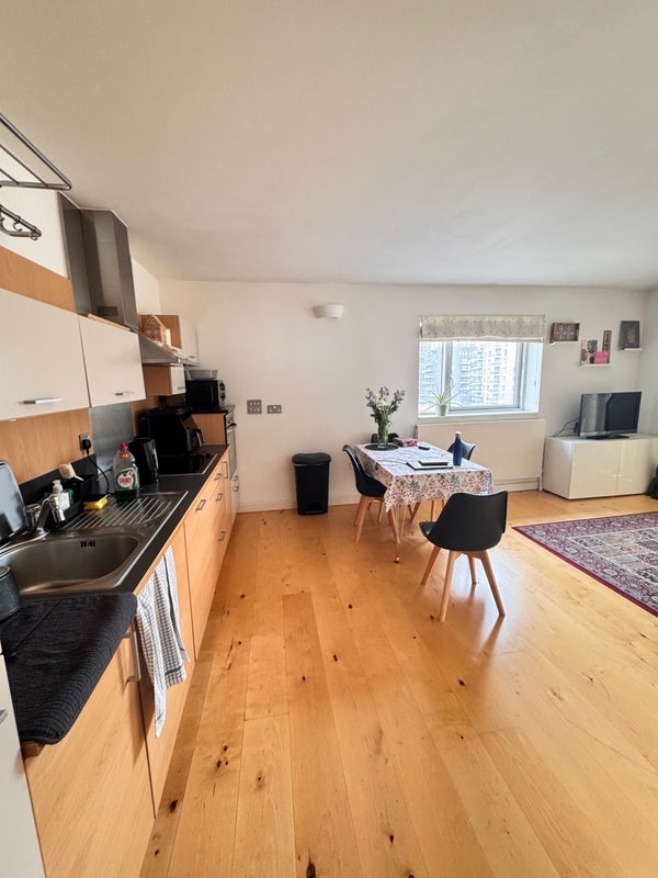 Room West Parkside in Greater London