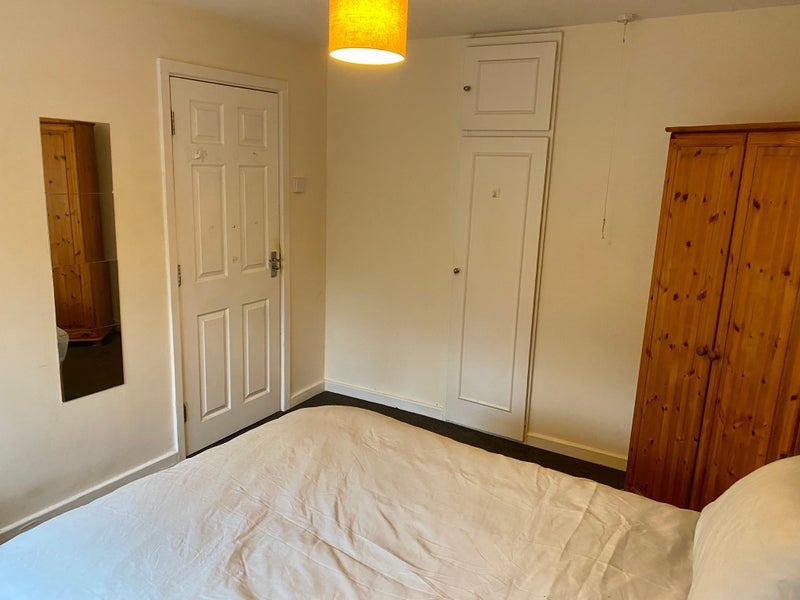 Room Perry Hill in Chelmsford