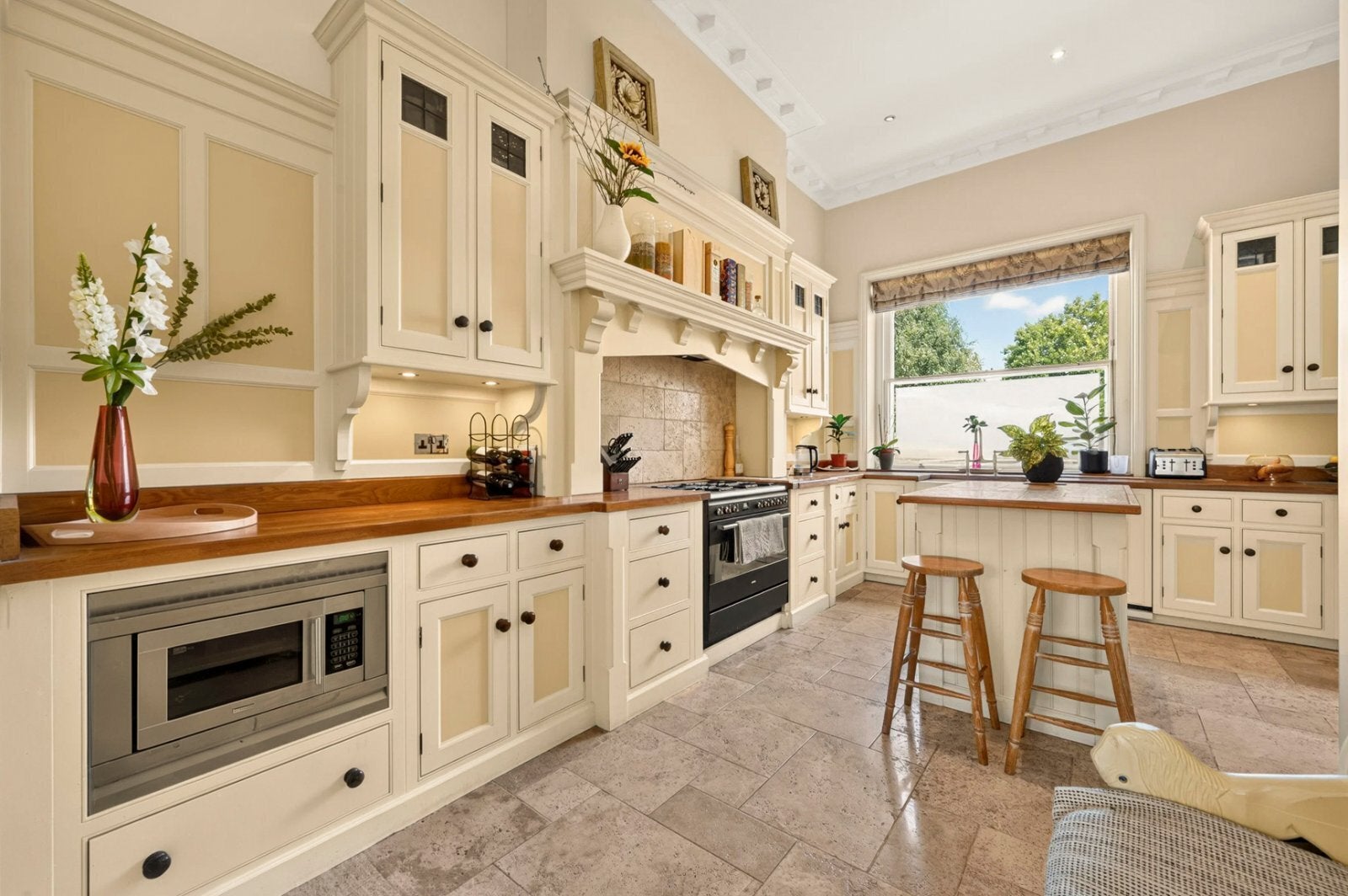 House Chester Close North in Greater London