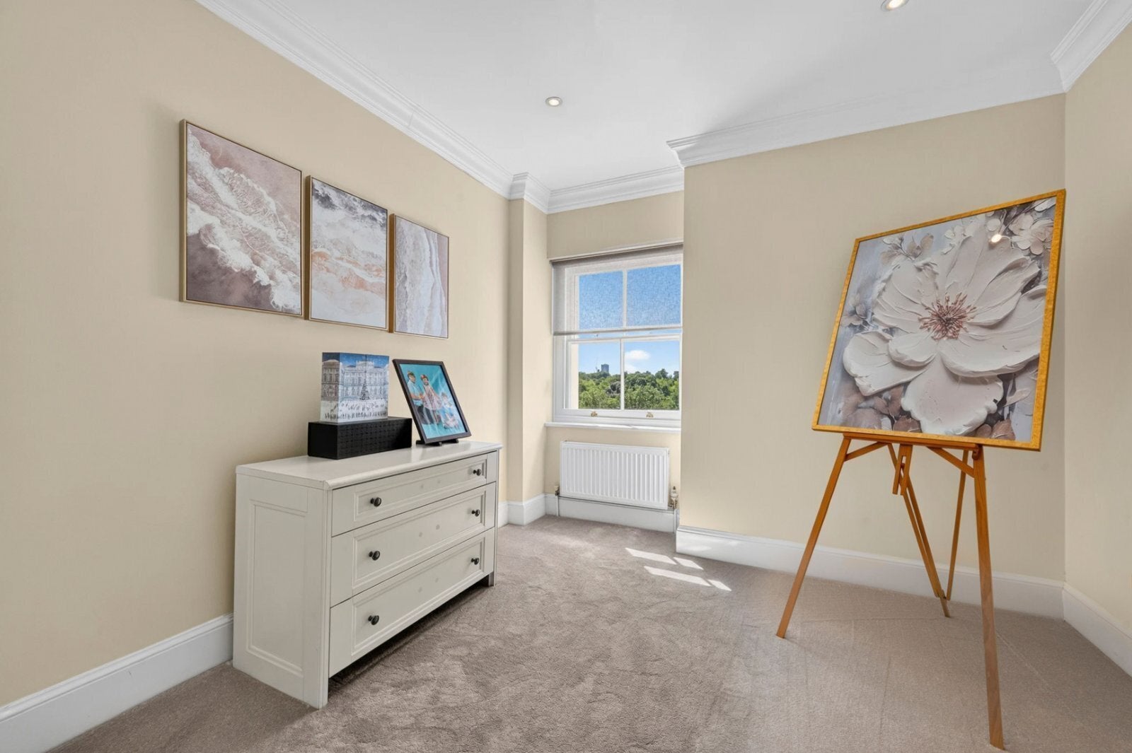 House Chester Close North in Greater London
