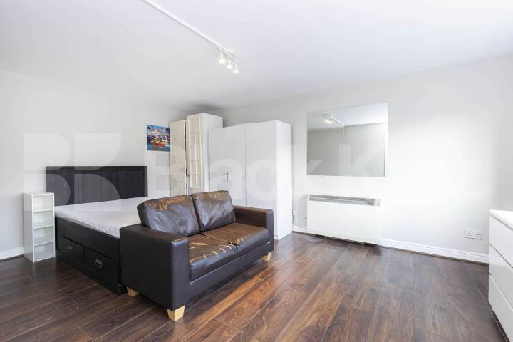 Flat Iverson Road in Greater London