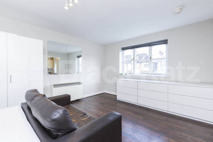 Flat Iverson Road in Greater London