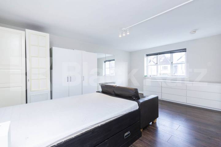 Flat Iverson Road in Greater London