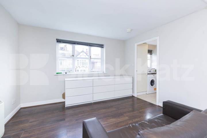 Flat Iverson Road in Greater London