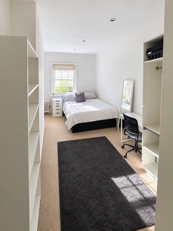 Room Beech Farm Road in Woldingham