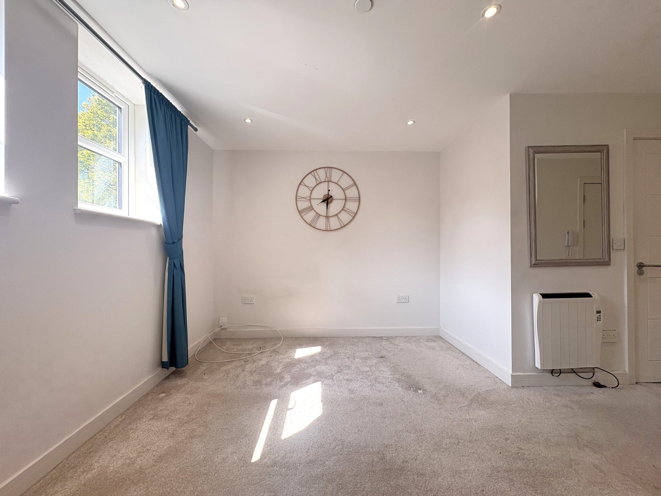 Flat Connaught Road in Cardiff