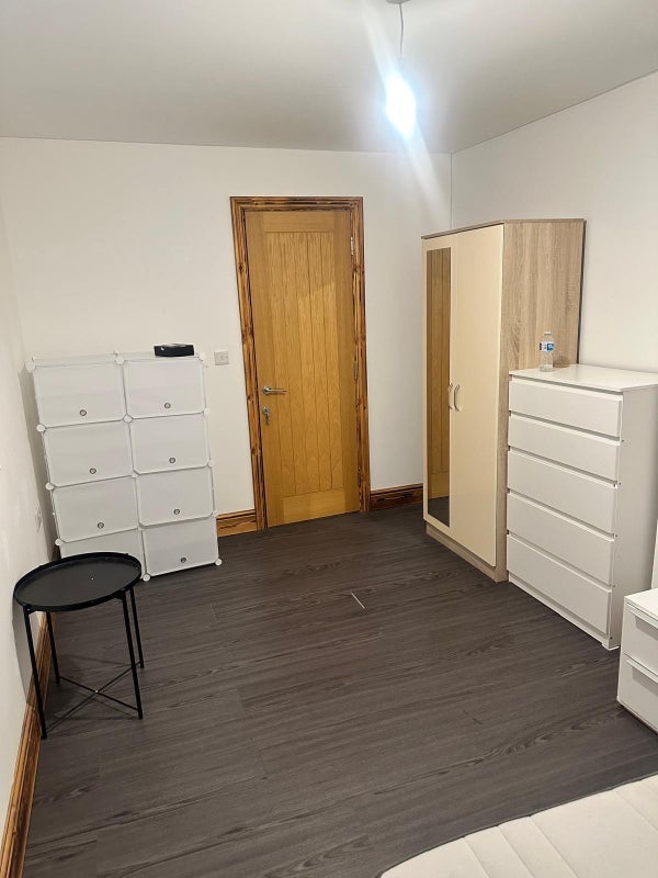 Room Fullerton Road in Greater London