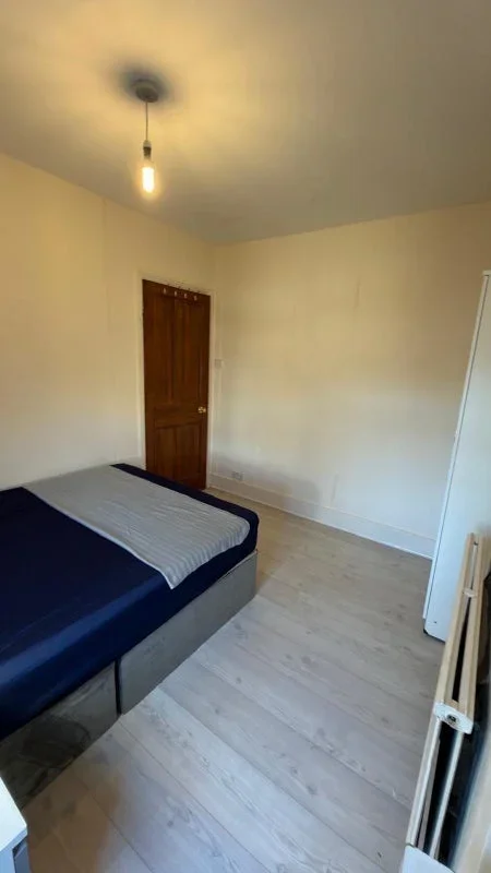 Room Pemdevon Road in Greater London