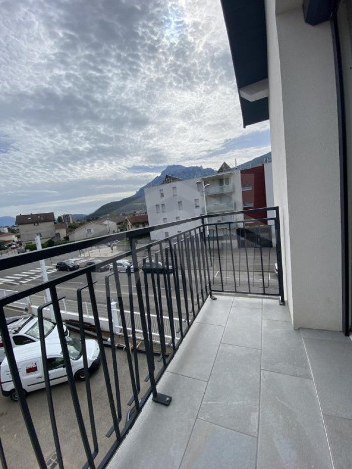 Flat Boulevard Joliot Curie in Fontaine
