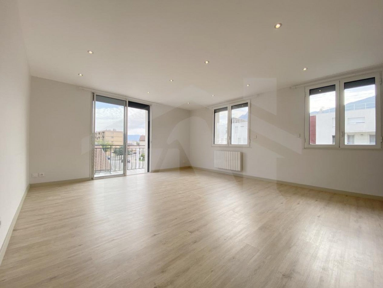 Flat Boulevard Joliot Curie in Fontaine