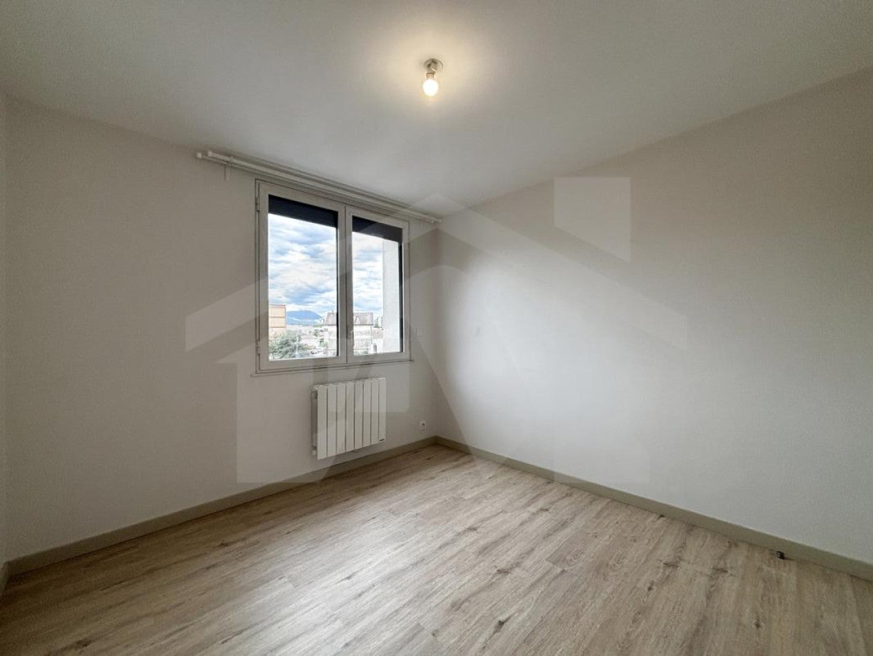 Flat Boulevard Joliot Curie in Fontaine