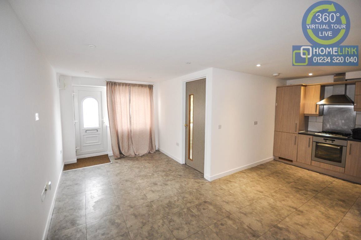Flat South Drive in Shortstown