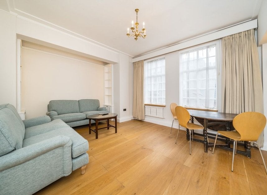 Flat Curzon Street in London