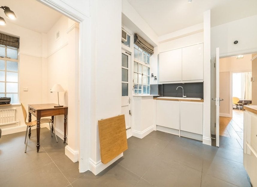 Flat Curzon Street in London