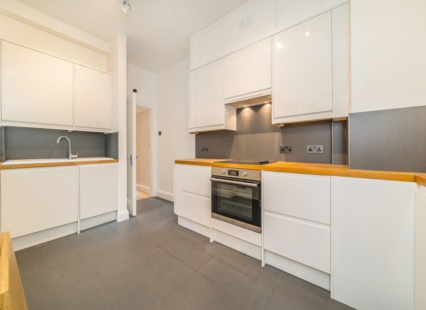 Flat Curzon Street in London