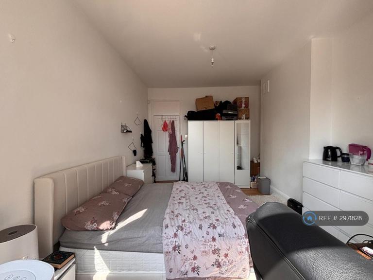 Room Baring Road in Greater London