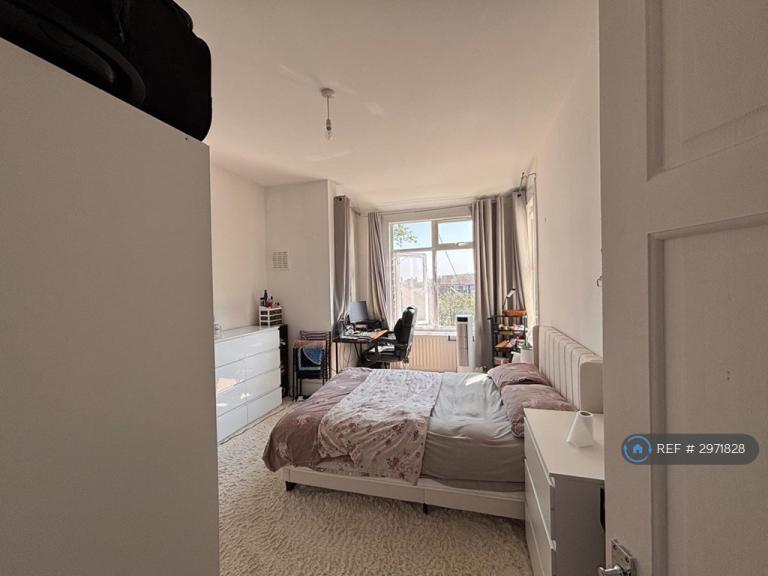 Room Baring Road in Greater London