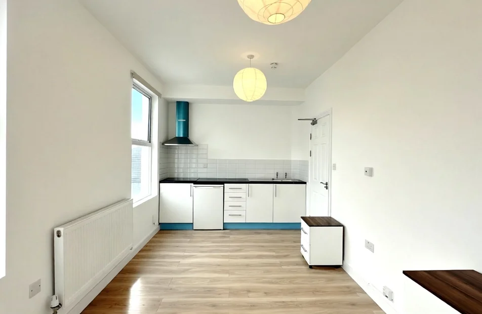Flat Beadnell Road in Greater London