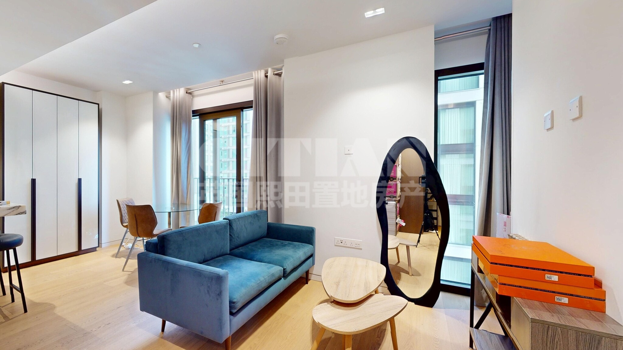 Flat Sutton Walk in Greater London