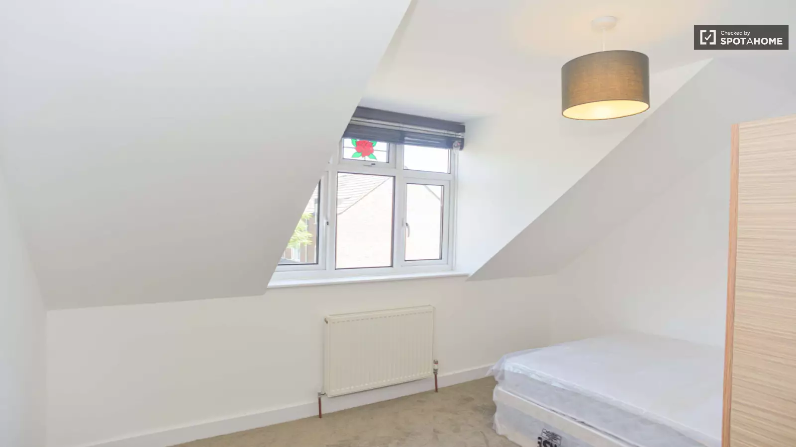Room Parry Road in City of Westminster