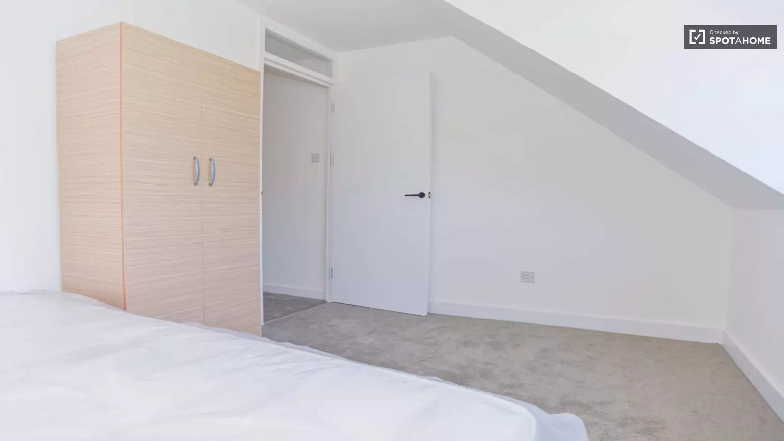Room Parry Road in City of Westminster