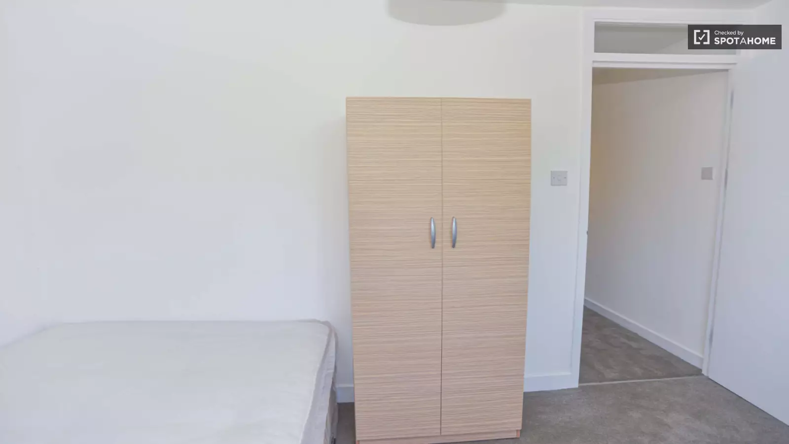 Room Parry Road in City of Westminster