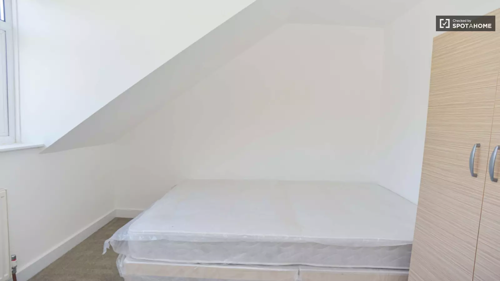 Room Parry Road in City of Westminster