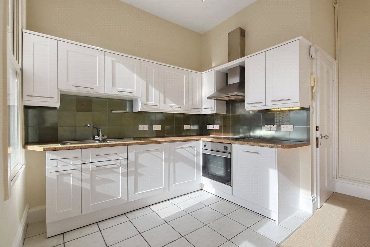Flat Causton Road in Greater London