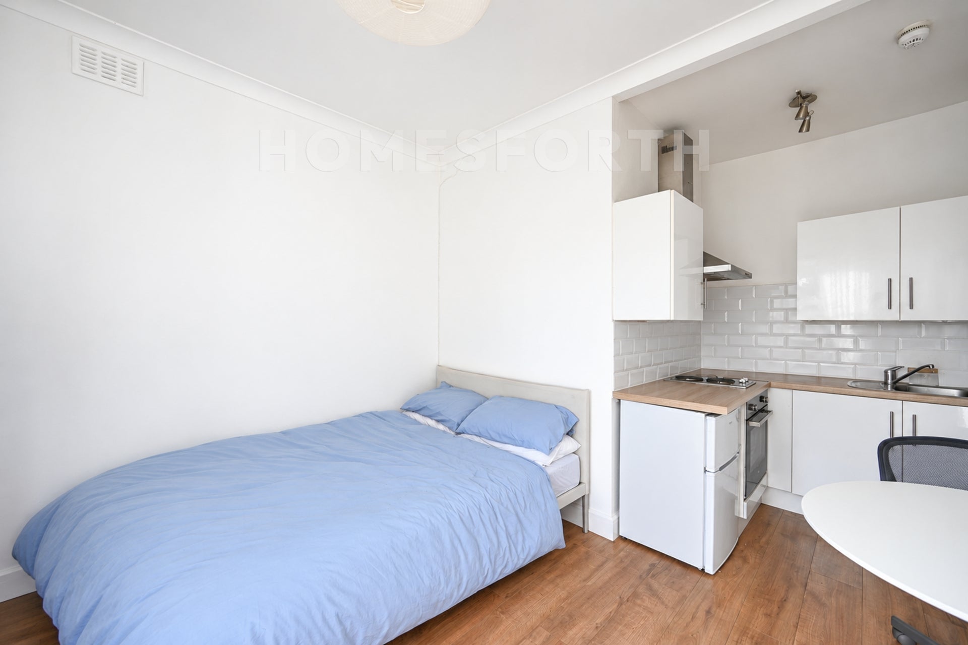 Flat West End Lane in Greater London