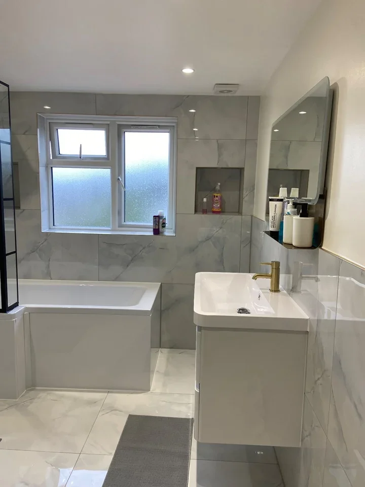 Room Colson Road in Greater London