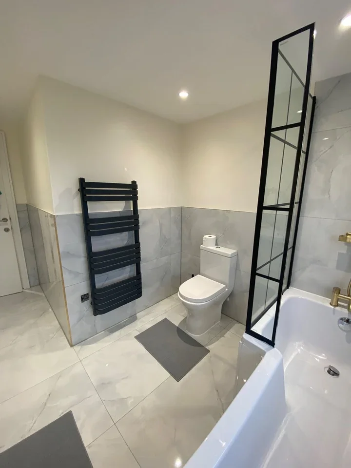 Room Colson Road in Greater London
