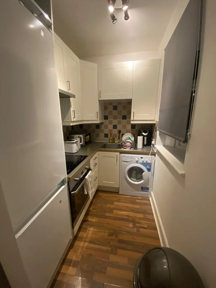 Room Colson Road in Greater London