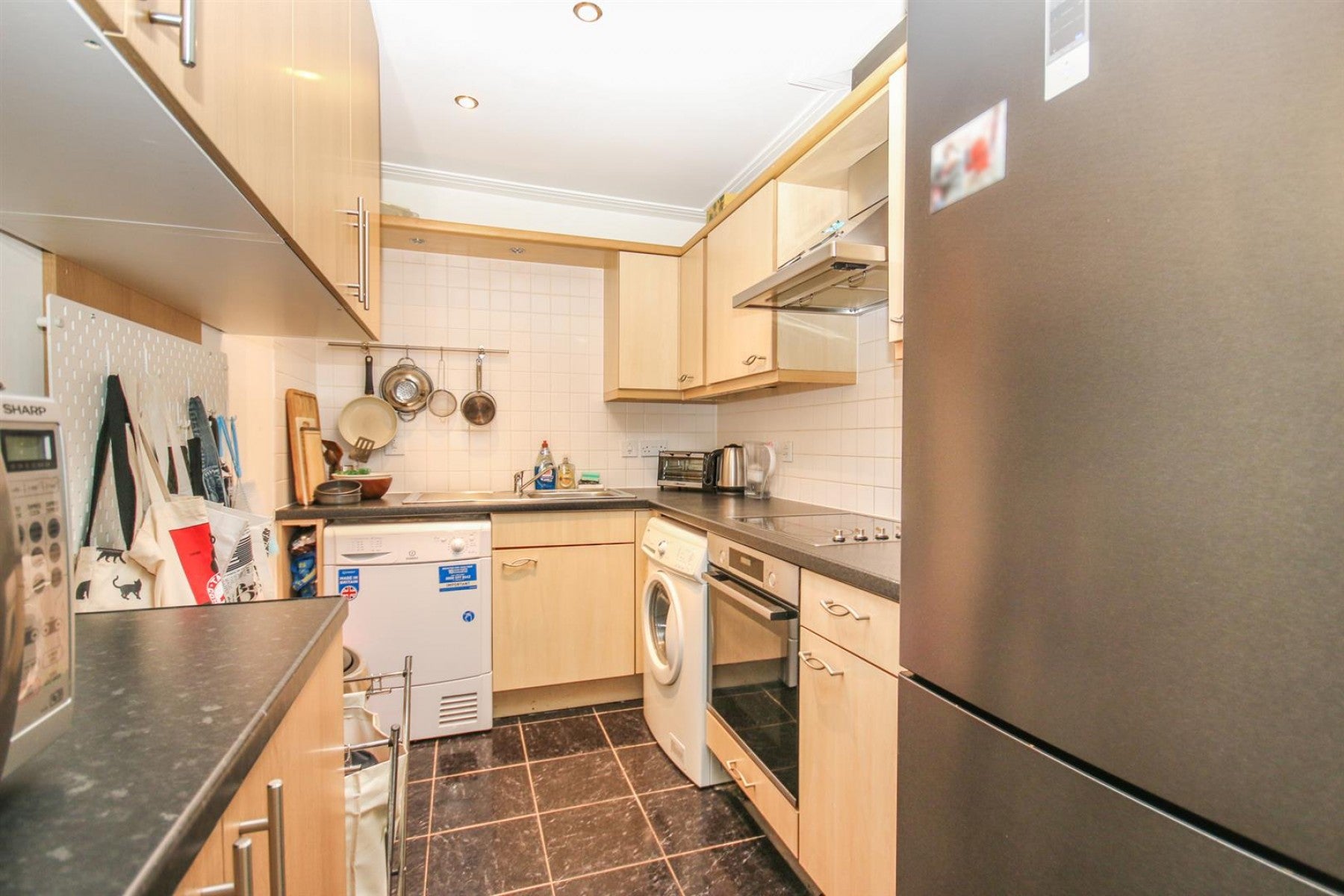 Flat Drayton Park in Greater London