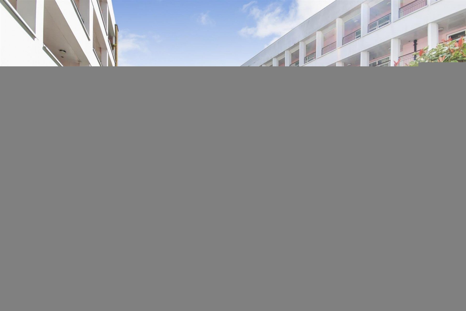 Flat Drayton Park in Greater London