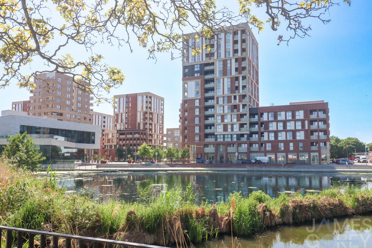 Flat Nest Way in Greater London