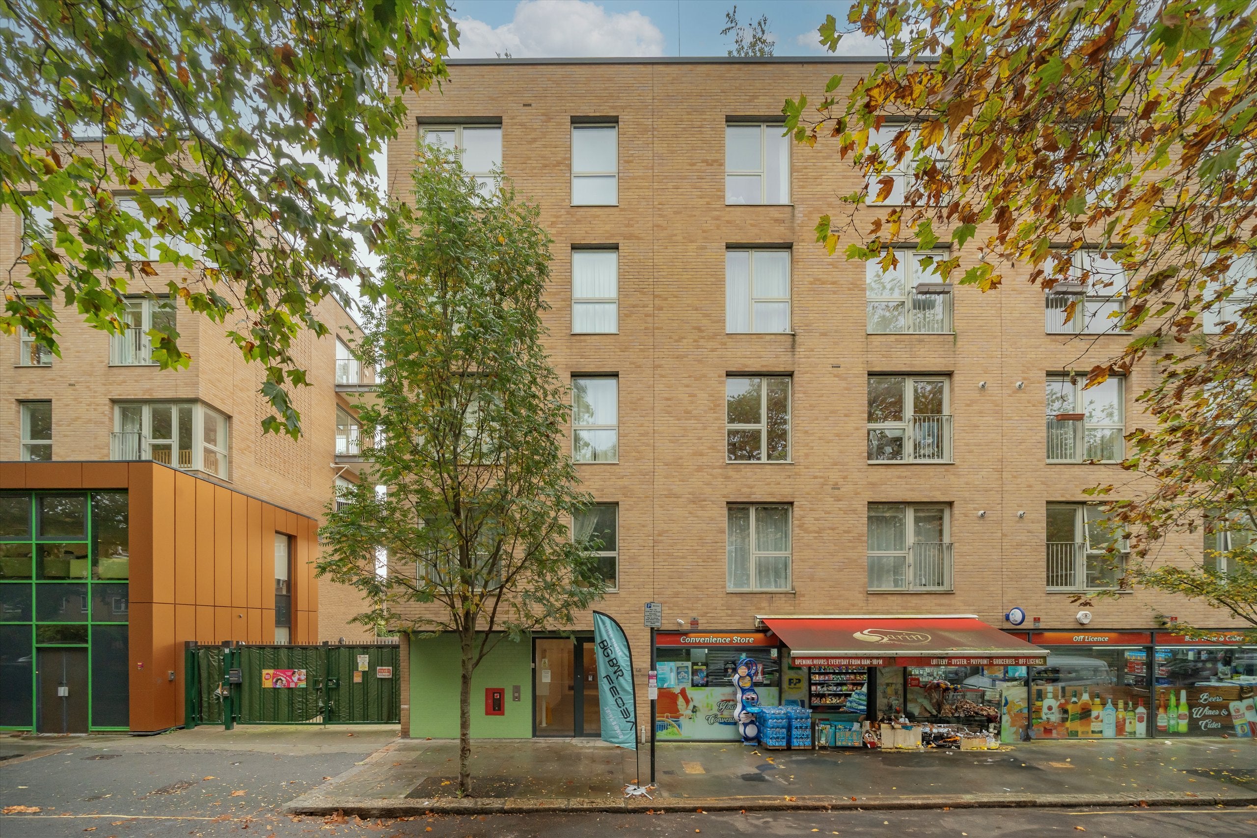 Flat Plender Street in Greater London