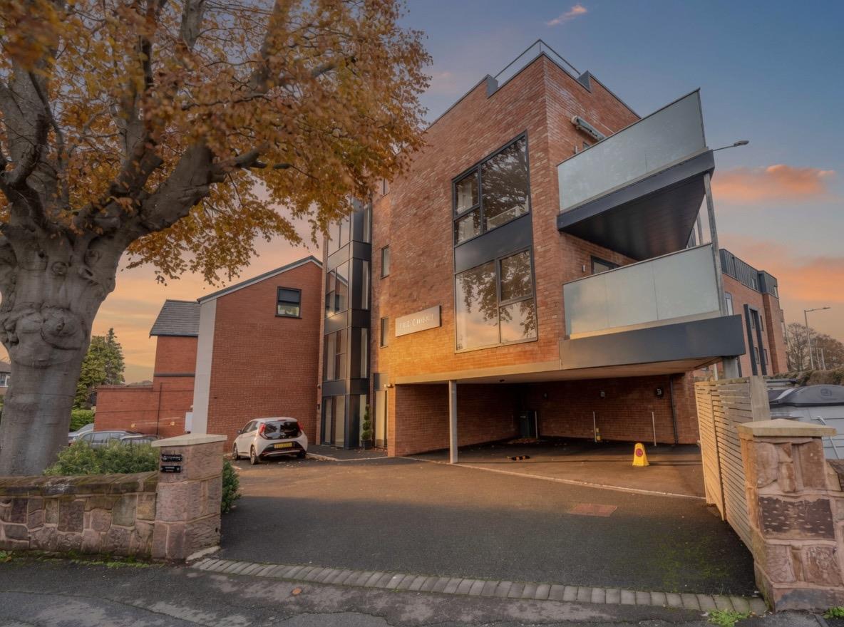 Flat Mount Avenue in Heswall