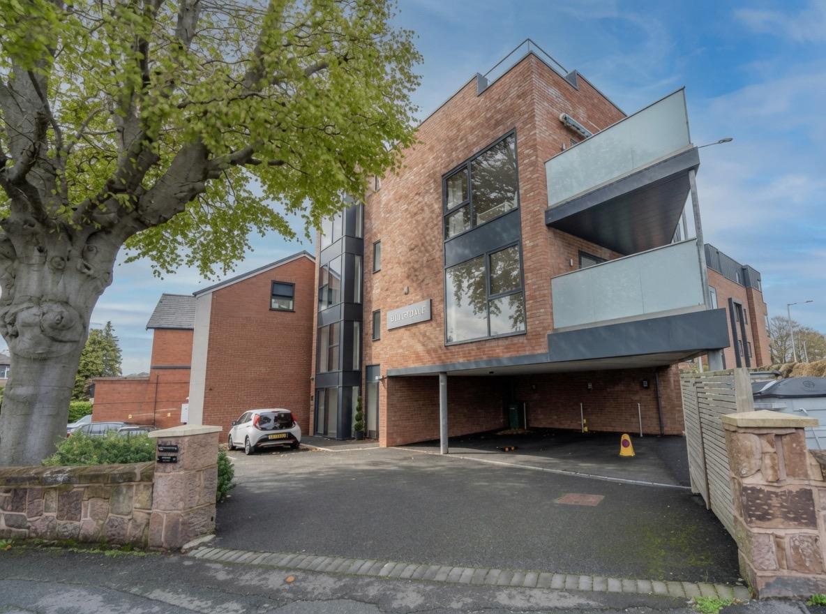 Flat Mount Avenue in Heswall