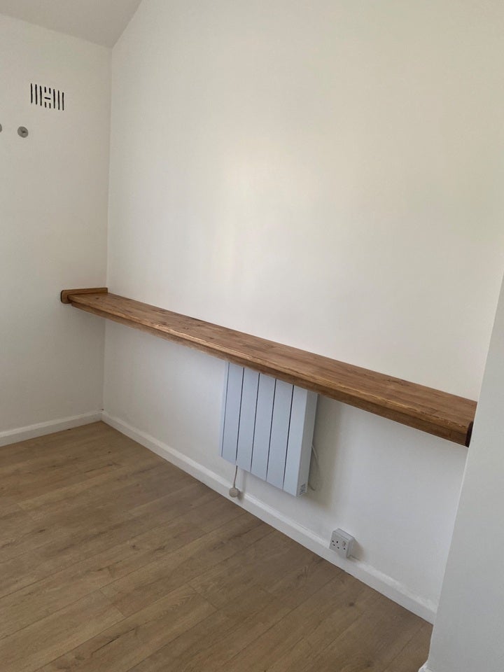 Flat Pontefract Road in Greater London