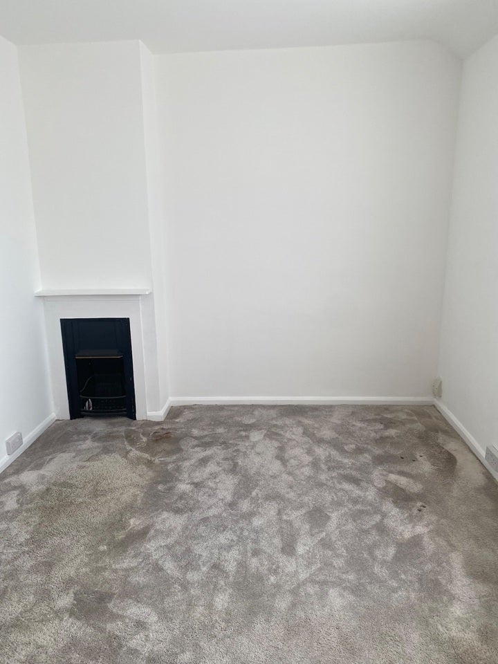 Flat Pontefract Road in Greater London