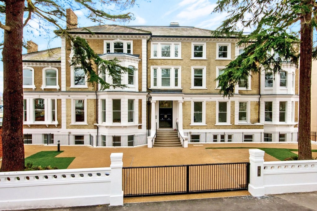 Flat Langley Road in Greater London