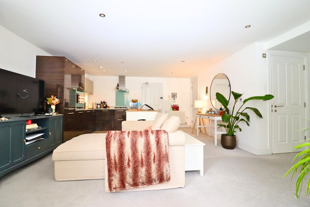Flat Langley Road in Greater London