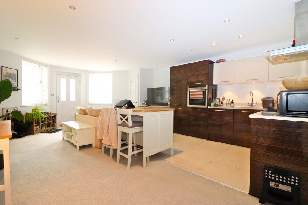 Flat Langley Road in Greater London